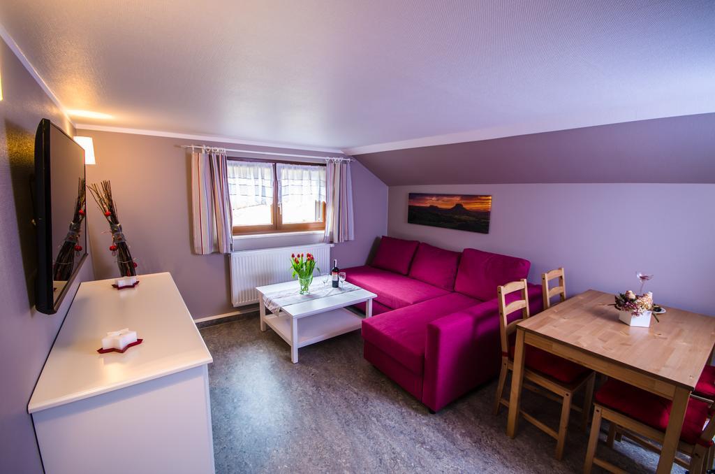 Ferienhaus Rosalie Altendorf  エクステリア 写真